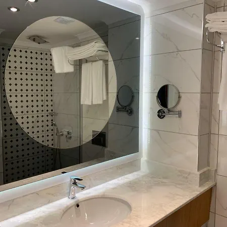 Hotel The Sansa &